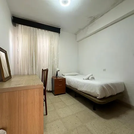 Habitación Individual En La Victoria Habitación en casa particular Málaga